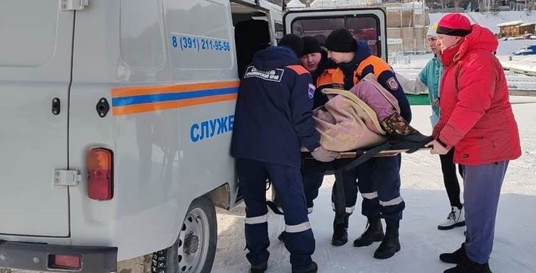 На Красноярском море спасли рыбака в заливе Убей