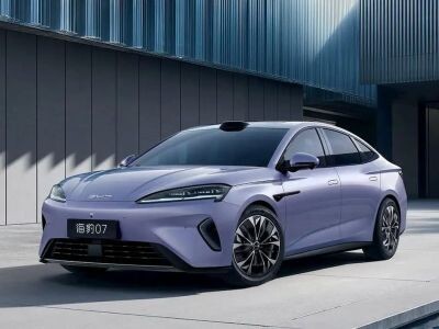    BYD показала электроседан Seal 07 EV мощностью 322 «лошади»