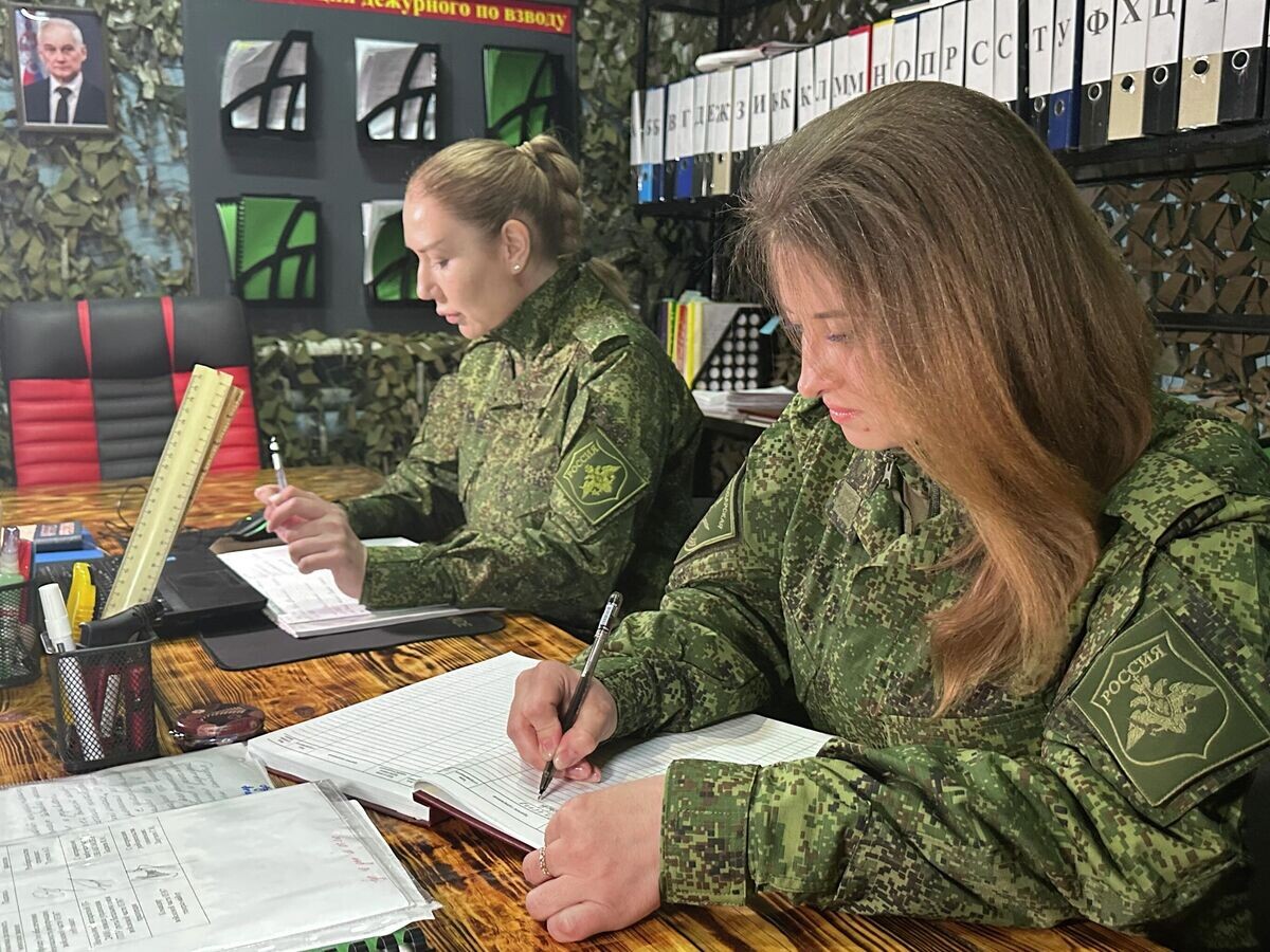    Ефрейторы Руслана Кириллова и Наталья Кучкарева | © РИА Новости / Андрей Коц