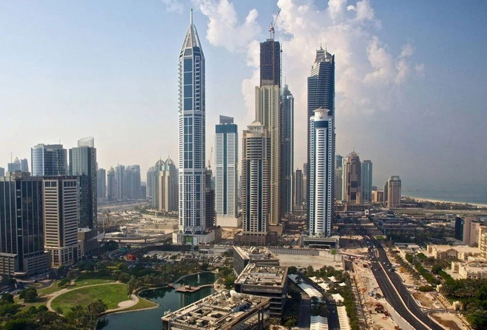 Острый шпиль, типа "ракета" -это "Марина 23".  фото: яндекс.