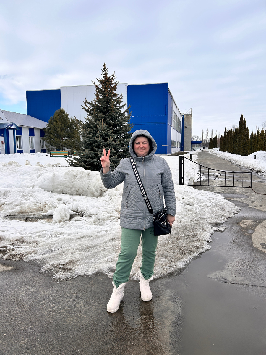 Около бассейна 