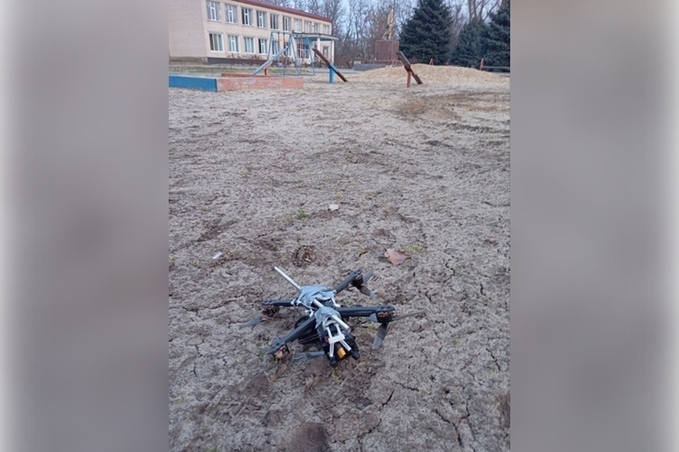    Дроны ВСУ атакуют дома и машины граждан. Фото: тг-канал Руслана Хоменко