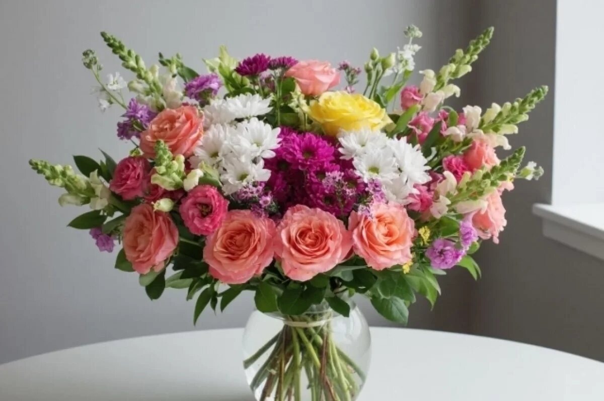    Мурат Кумпилов поздравил с 8 Марта женщин Адыгеи, которые успевают всё