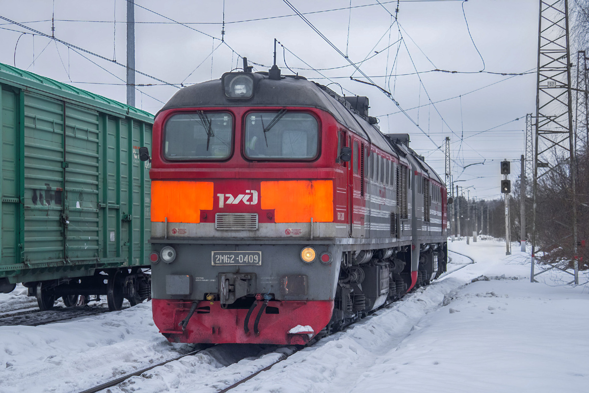 Тепловоз 2М62-0409 на станции Манихино-l. 
