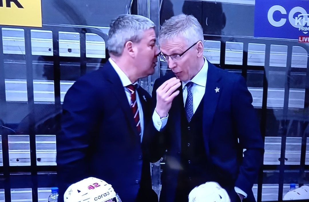 Леонид Тамбиев, помощник Игоря Ларионова в СКА, знает, как применить не только пряник, но и кнут.