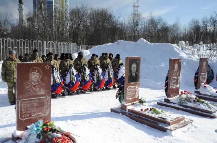 В Перми почтили память бойцов СОБРа, погибших 30 лет назад в Грозном