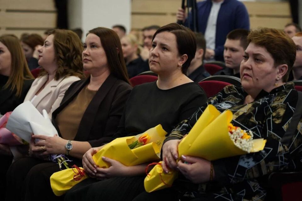    Открытие выставки "Жены Героев" в Барнауле. Источник: Пресс-служба отделения "Единой России" по Алтайскому краю