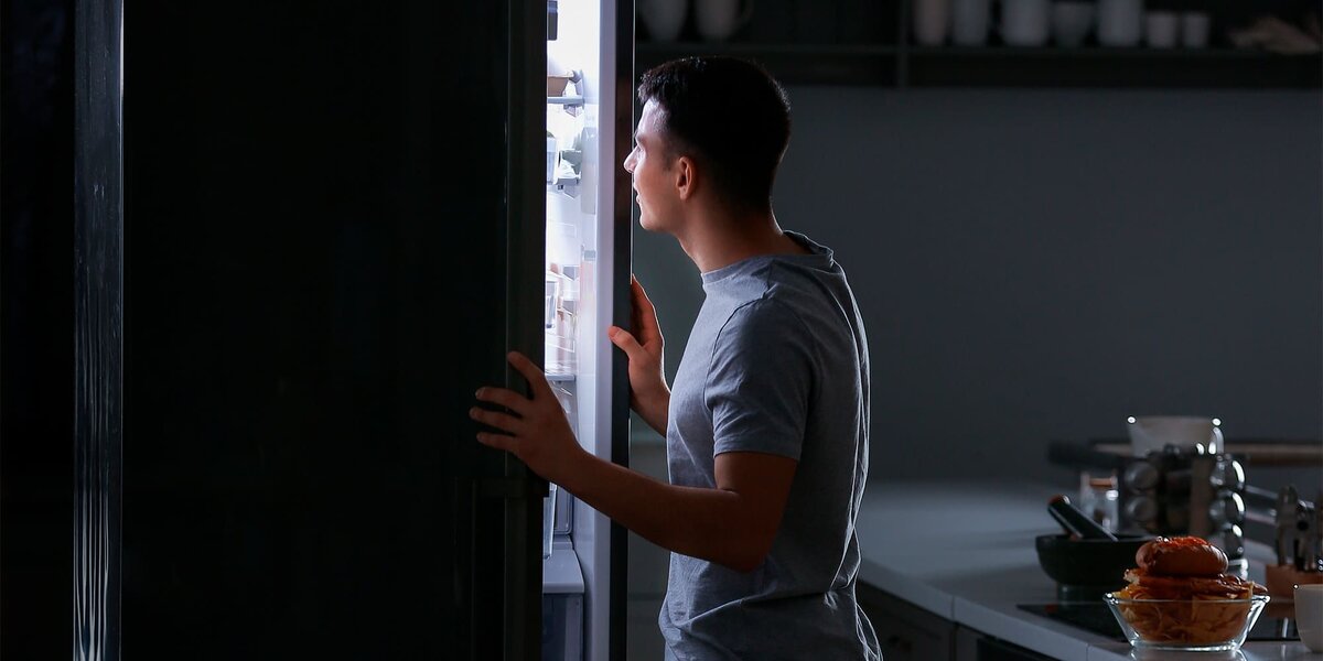  Открывание холодильника — это реакция на состояние, а не на голод.
