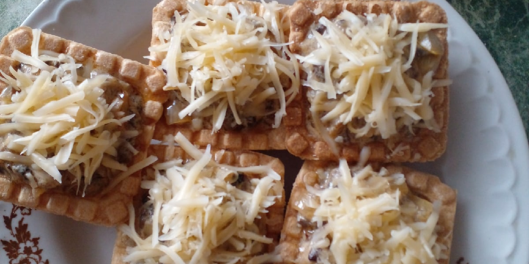 Тарталетки с грибным жюльеном. Шашлычки из креветок. Рыбные палочки. Напитки. 8 Марта. Поздравления. Рецепты. Просто и вкусно!