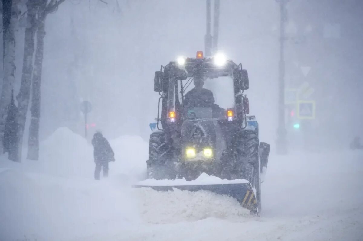    Циклон покидает Сахалин: дороги расчищают, энергетики восстанавливают свет