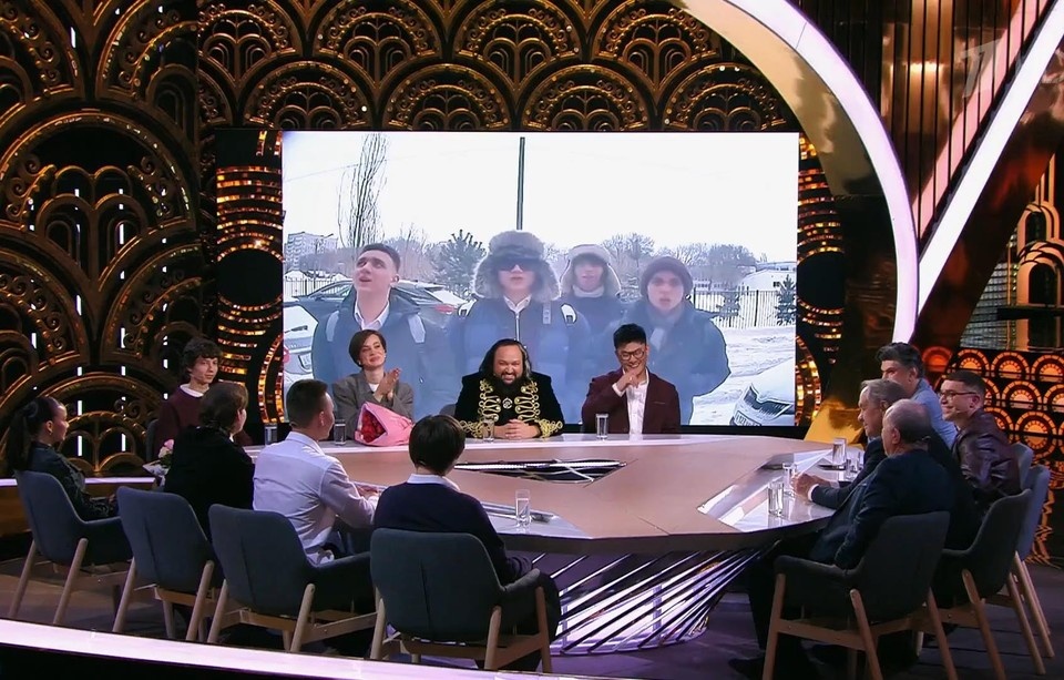    Звездные гости похвалили талантливых оренбуржцев. Фото: скриншот передачи на Первом канале.