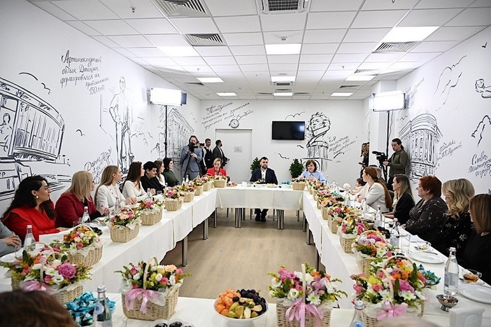    Денис Пушилин поздравил женщин ДНР с 8 Марта. Фото: ТГ/Пушилин