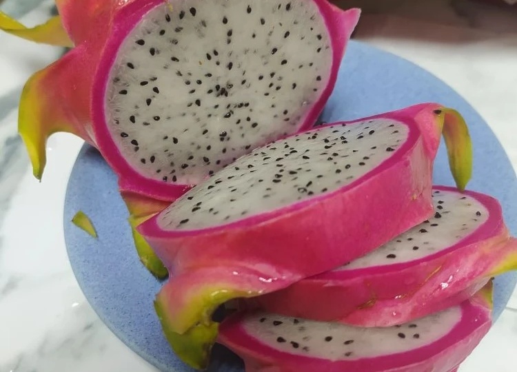 Питахайя: фрукт, который красивее на фото, чем на вкус. Стоит ли платить за сердце дракона?