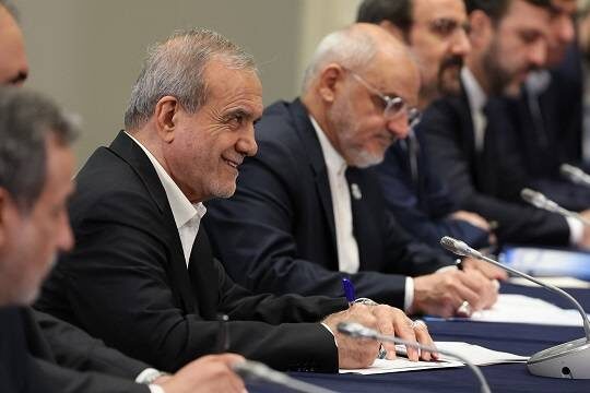    Президент Ирана сменил риторику и после извинений пригрозил соседям ответом на атаки (фото: kremlin.ru)