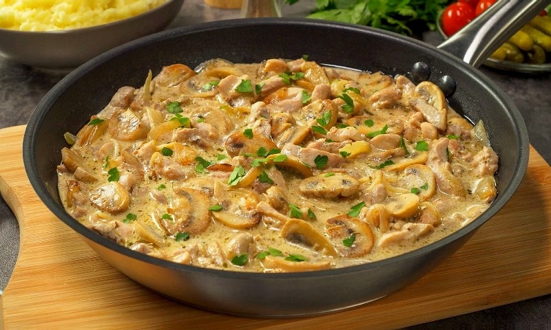 Курица по-строгановски