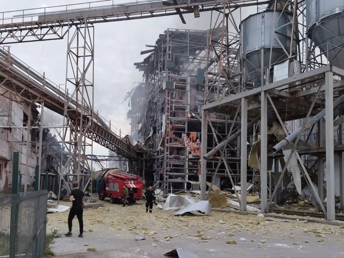    Последствия удара по промышленному объекту в Полтавской области | © Фото : Полтавская ОВА