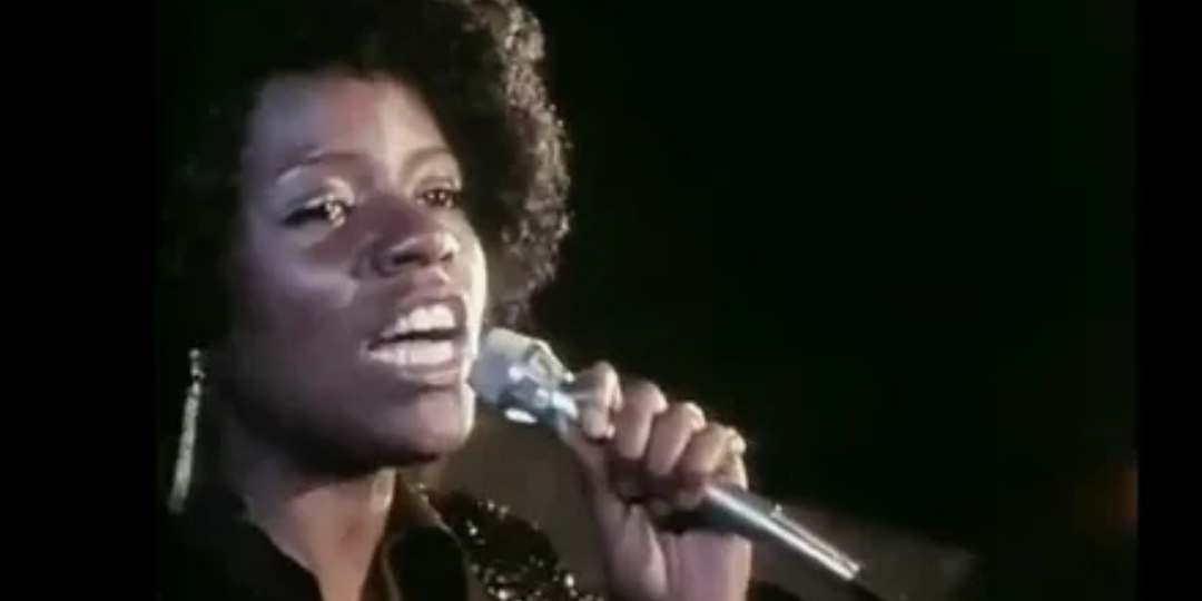 Мощная по своей энергетике песня «Я выживу» в исполнении Глории Гейнор