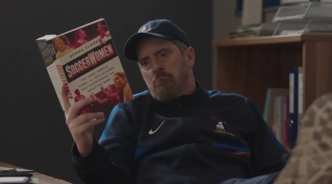     Кадр из 4 сезона сериала «Тед Лассо» (2026)