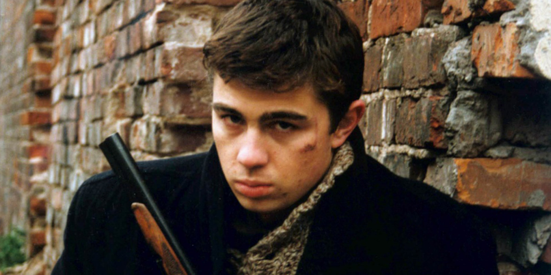 Почему зрители массово пересматривают «Брат» в 2026? Разбор феномена