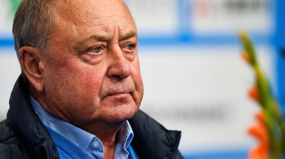    Тренер Алексей Мишин