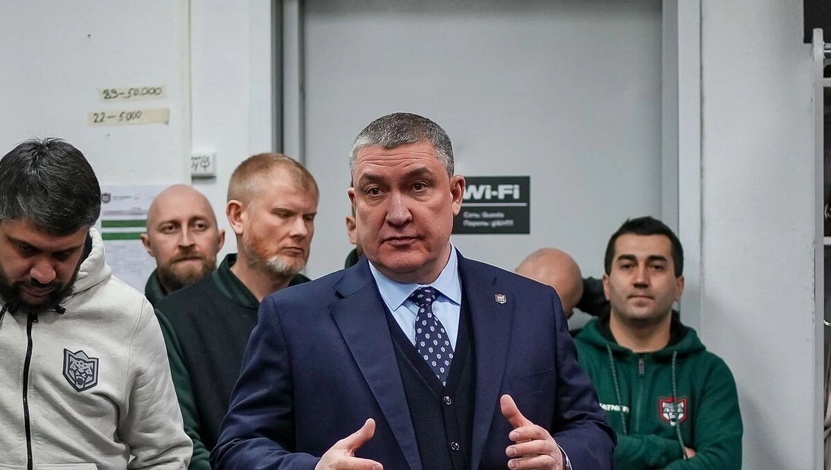    Анвар Гатиятулин (по центру)   пресс-служба ХК «Ак Барс»