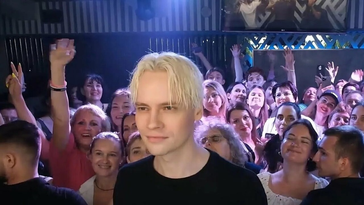 SHAMAN с поклонницами после концерта отмечает присуждение звания Заслуженного Артиста