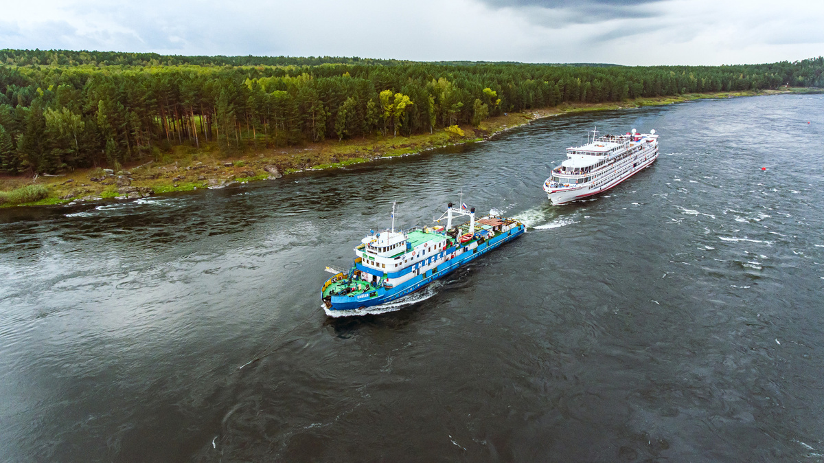 Теплоход проходит Казачинский порог. Фото: "ВодоходЪ"