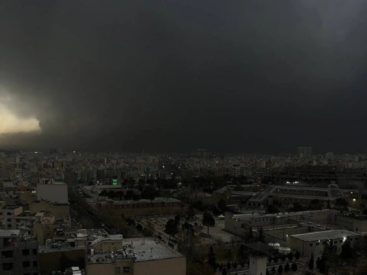    Почерневшие облака в Тегеране