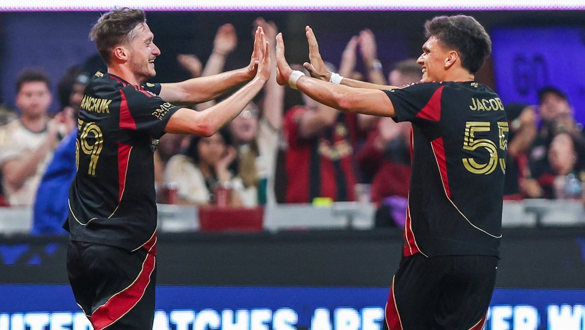    Алексей Миранчук и Томас Хакоб.Imagn Images USA Today Sports