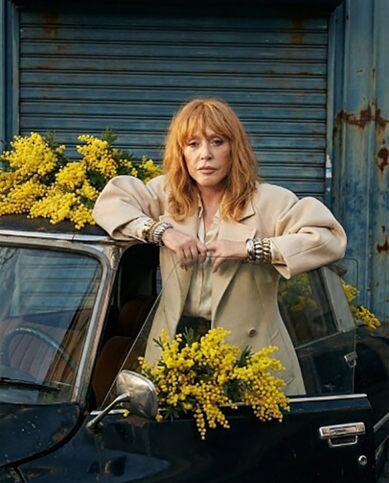 Алла Пугачёва придумала Праздник жёлтых цветов и отмечает его каждый год в начале весны.