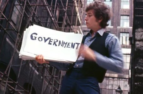 Кадр из клипа "Subterranean Homesick Blues"