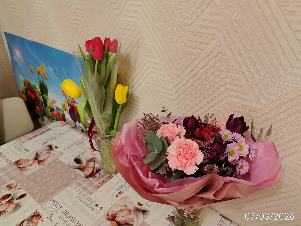 Цветы нынче такие дорогие. 😱 В магазине букет из 25 тюльпанов видела за 2200 рублей. За тюльпаны! Отстала я от цен на цветы 😅