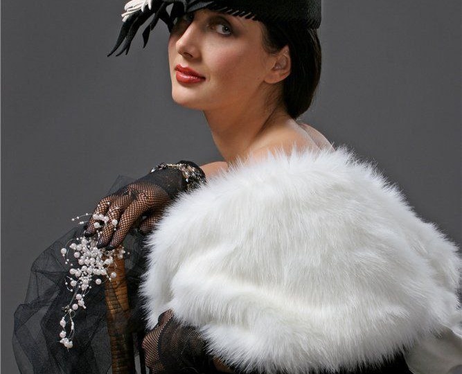 Ты - женщина, ты - книга между книг