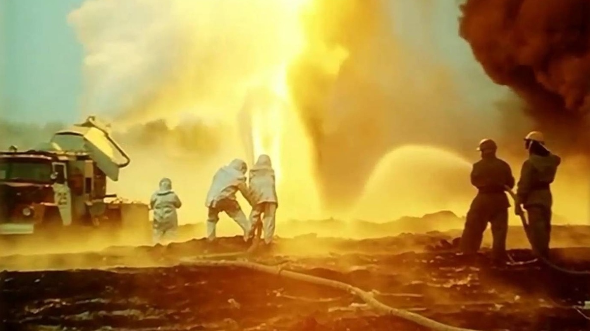     Тушение горящей нефти   
Цитата из х/ф «Сибириада». Реж. Андрей Кончаловский. 1978. ССС