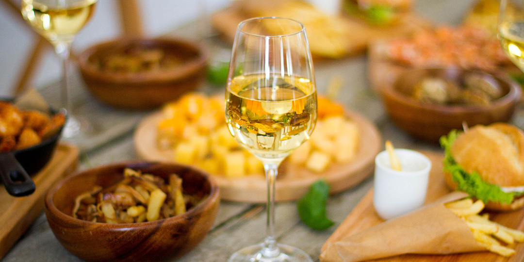 Лучшие сочетания вина и фастфуда