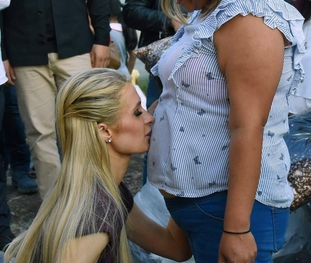 Пэрис Хилтон поцеловала женщину в живот, думая, что та беременна, но это была полнота