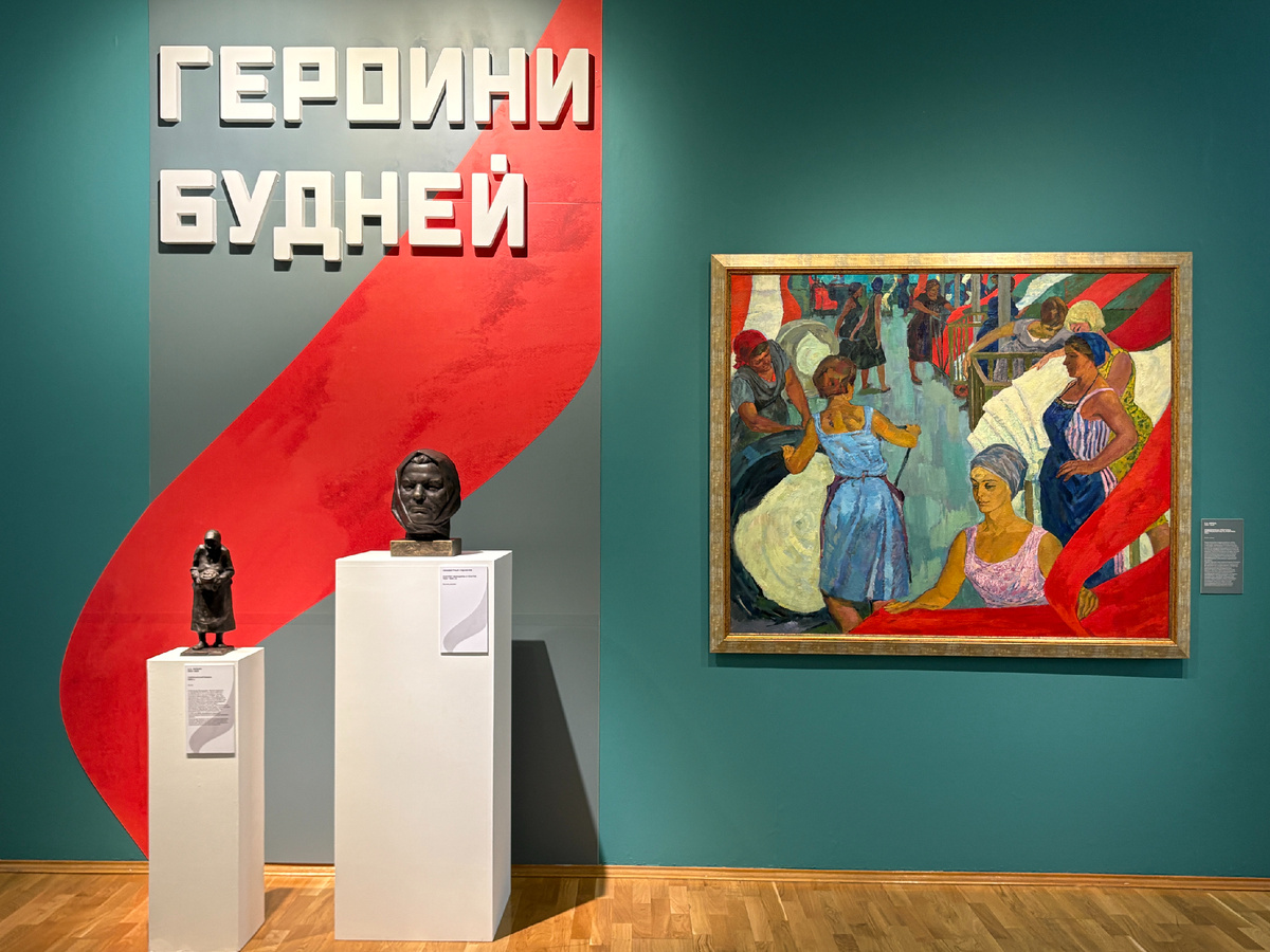 Начало выставки. Она занимала целый этаж