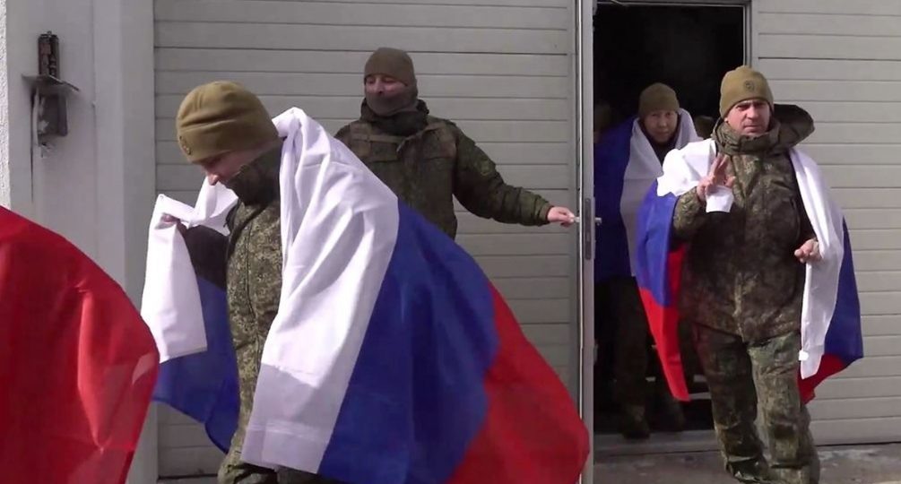 «Пережили очень страшные вещи»: врача поразили глаза россиян, вернувшихся из украинского плена