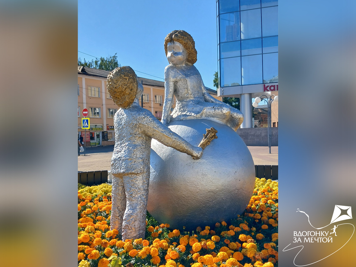 На привокзальной площади / листаем фото