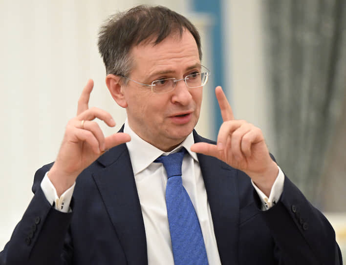 Экс министр культуры РФ. Советник Президента РФ. Великий переговорщик всех времен и историй, народов и прочая-прочая,.. 