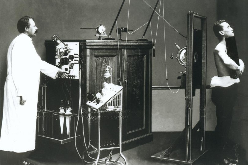 Мода на прозрачность: рентгеновские вечеринки в Париже, Лондоне и Петербурге