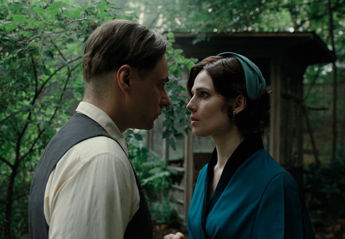     Евгений Цыганов и Юлия Снигирь в фильме "Мастер и Маргарита"