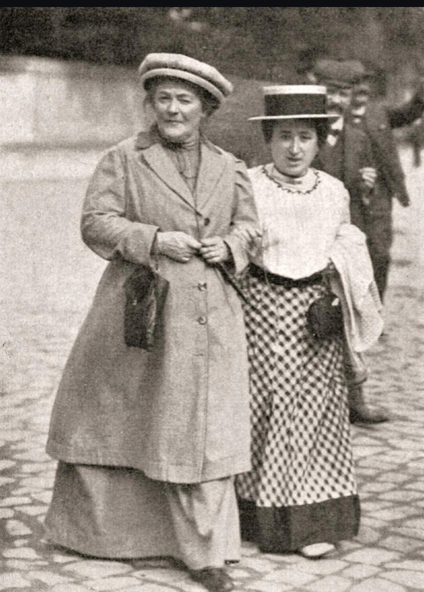 Клара Цеткин и Роза Люксембург, 1910 годИсточник: Wikimedia Commons