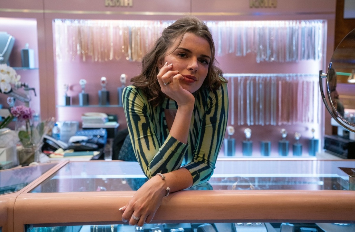 Джулия Фокс в фильме «Неогранённые алмазы»Источник: A24