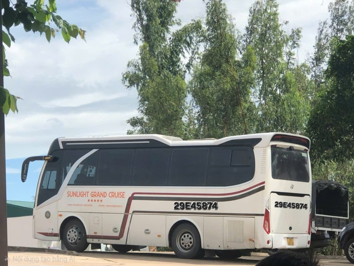 На каждой остановке выдают бейдж на шею с номером автобуса, это очень удобно, не потеряешься. 