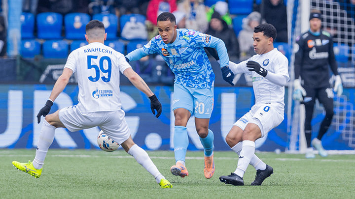     Педро в матче «Оренбурга» и «Зенита» / Фото: ФК «Зенит»