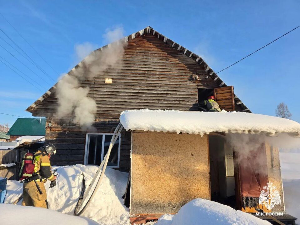    Пожар в селе Турочак. Источник: ГУ МЧС России по Республике Алтай