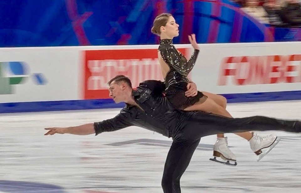    Анастасия Мишина и Александр Галлямов ошиблись на ключевых прыжках. Дарья ЧУВАТКИНА