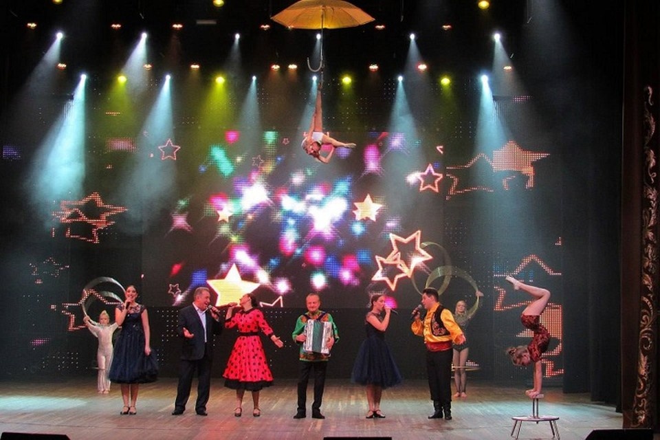    Ансамбль «Донбасс» поздравил жителей Донецка и Тореза ретро-концертами к 8 Марта. Фото: «Защитники Отечества» в ДНР