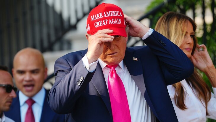 Фото: EPA/BONNIE CASH/POOL